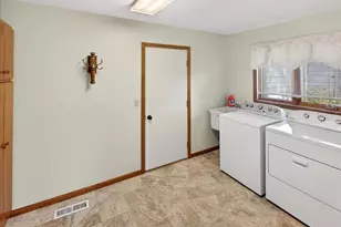8920 Vickors Crossing, Brooklyn Park, MN 55443 - Photo 23