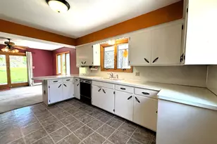 1447 Sterling St S, Maplewood, MN 55119 - Photo 13