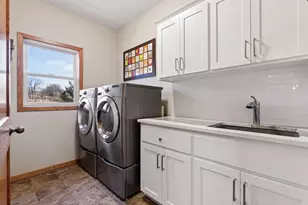 1681 Deephaven Dr, Woodbury, MN 55129 - Photo 31