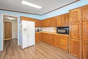 1734 40th St, Ceylon, MN 56121 - Photo 5