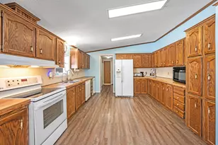 1734 40th St, Ceylon, MN 56121 - Photo 5