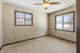 20468 Iberia Ave, Lakeville, MN 55044 - Photo 9