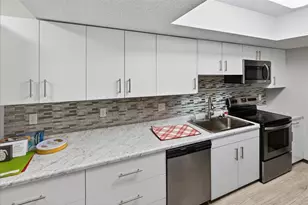 9550 Collegeview Rd, Bloomington, MN 55437 - Photo 29