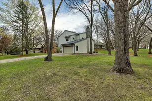 2022 Hillcrest Dr, Saint Cloud, MN 56303 - Photo 5