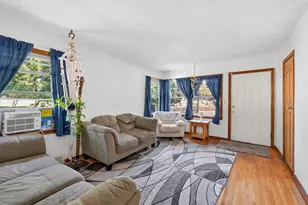 725 California Ave E, Saint Paul, MN 55106 - Photo 3