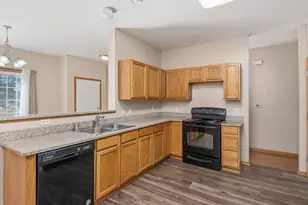 8010 Stratford Cir S, Shakopee, MN 55379 - Photo 15