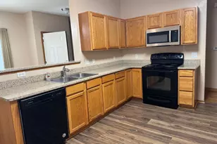 8010 Stratford Cir S, Shakopee, MN 55379 - Photo 15