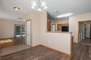 8010 Stratford Cir S, Shakopee, MN 55379 - Photo 11