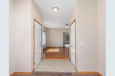 8010 Stratford Circle S, Shakopee, MN 55379 - Photo 9