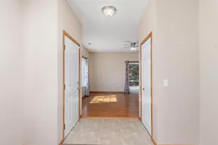 8010 Stratford Cir S, Shakopee, MN 55379 - Photo 9