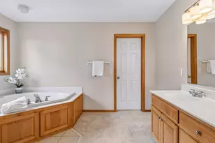 10173 Bridgewater Ct, Woodbury, MN 55129 - Photo 31