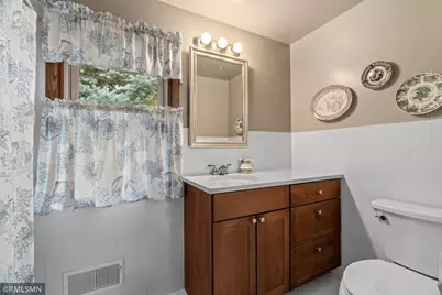 2245 Maple Lane E, Maplewood, MN 55109 - Photo 25