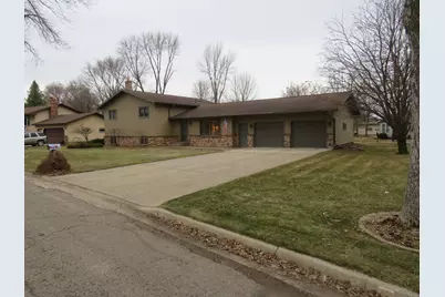 902 10th Street S, Benson, MN 56215 - Photo 1