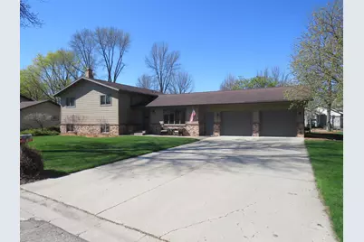 902 10th Street S, Benson, MN 56215 - Photo 1