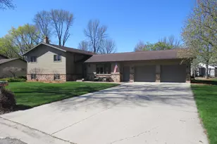 902 10th St S, Benson, MN 56215 - Photo 1