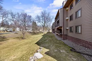 7601 W 101st St, Bloomington, MN 55438 - Photo 21