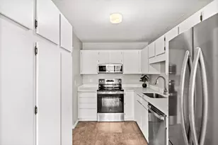 7601 W 101st St, Bloomington, MN 55438 - Photo 9