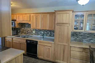 1051 Butte Ct, Chanhassen, MN 55317 - Photo 3