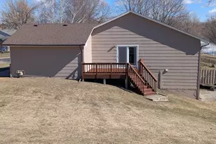 1051 Butte Ct, Chanhassen, MN 55317 - Photo 17