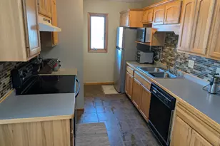 1051 Butte Ct, Chanhassen, MN 55317 - Photo 3