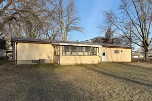 1111 S Halvorson St, Redwood Falls, MN 56283 - Photo 5