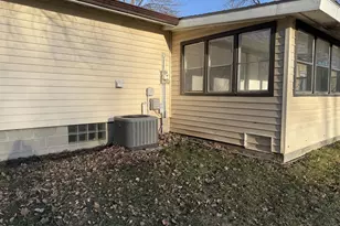 1111 S Halvorson St, Redwood Falls, MN 56283 - Photo 7