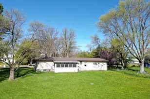 1111 S Halvorson St, Redwood Falls, MN 56283 - Photo 5