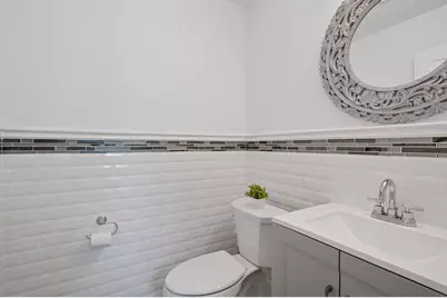 1032 Gardner Street E, Wayzata, MN 55391 - Photo 15