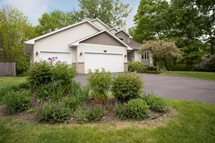 601 Sterling St S, Maplewood, MN 55119 - Photo 1