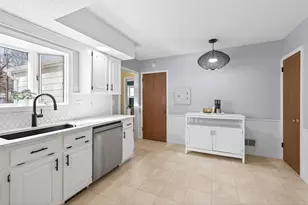 1910 Margaret St, Saint Paul, MN 55119 - Photo 15