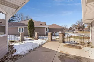 1072 Serene Ct, Shoreview, MN 55126 - Photo 3