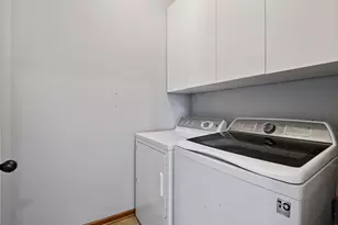 1968 Lincoln Ln, Chanhassen, MN 55317 - Photo 15