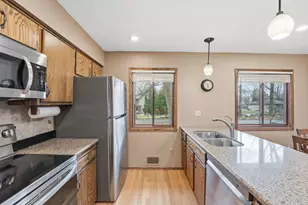 11185 Lanewood Cir, Eden Prairie, MN 55344 - Photo 5