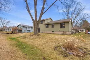 11185 Lanewood Cir, Eden Prairie, MN 55344 - Photo 41