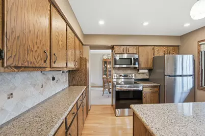 11185 Lanewood Circle, Eden Prairie, MN 55344 - Photo 9