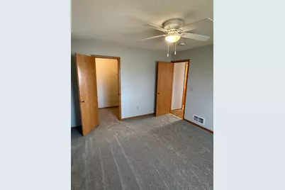 4453 Helena Road N, Oakdale, MN 55128 - Photo 21