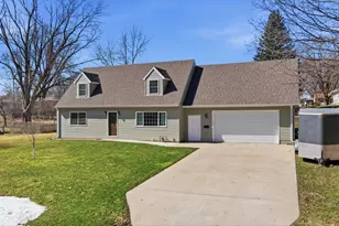 318 Thomas Ave, Owatonna, MN 55060 - Photo 1