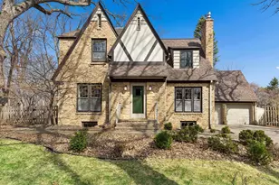 2 1/2 Webster Pl, Hopkins, MN 55305 - Photo 3