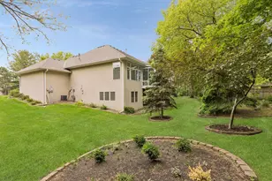 10586 Estate Dr, Eden Prairie, MN 55347 - Photo 35