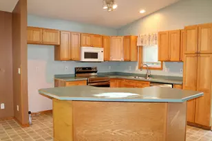 322 Oriole Ave N, Thief River Falls, MN 56701 - Photo 5