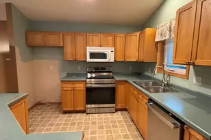 322 Oriole Ave N, Thief River Falls, MN 56701 - Photo 5