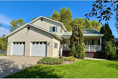 322 Oriole Avenue N, Thief River Falls, MN 56701 - Photo 1