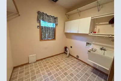 322 Oriole Avenue N, Thief River Falls, MN 56701 - Photo 15