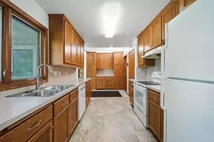 2000 Ordway St, Golden Valley, MN 55422 - Photo 7