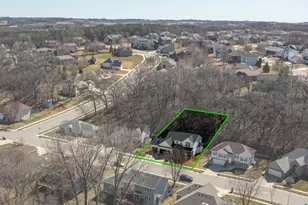 1008 Southern Woods Pl SW, Rochester, MN 55902 - Photo 3