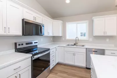 1135 Jill Drive W, West Fargo, ND 58078 - Photo 5