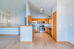 916 Parkside Blvd, Hopkins, MN 55343 - Photo 15