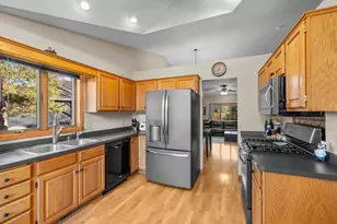 4634 Stoddart Ln, White Bear Township, MN 55127 - Photo 7