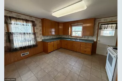 211 E 3rd Avenue, Luck, WI 54853 - Photo 9