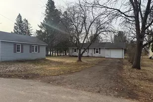 211 E 3rd Ave, Luck, WI 54853 - Photo 5
